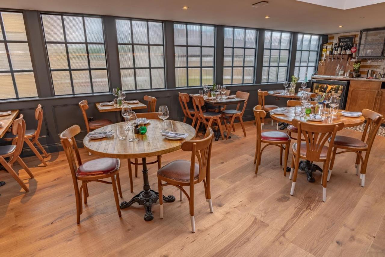 Albert Arms Esher Eksteriør billede
