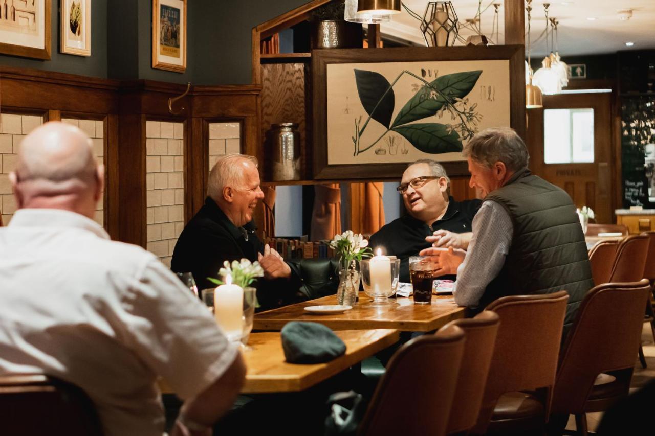 Albert Arms Esher Eksteriør billede