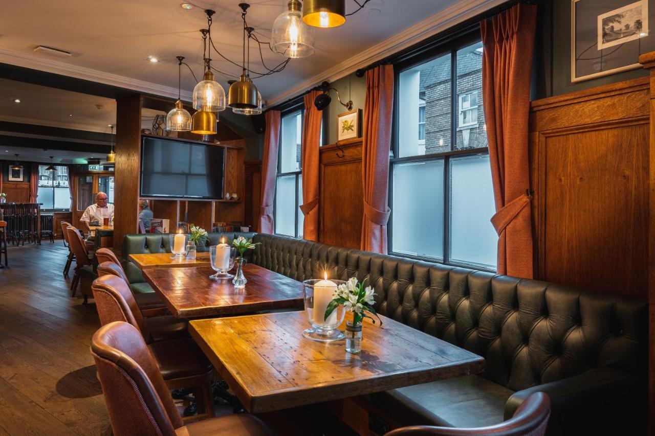 Albert Arms Esher Eksteriør billede