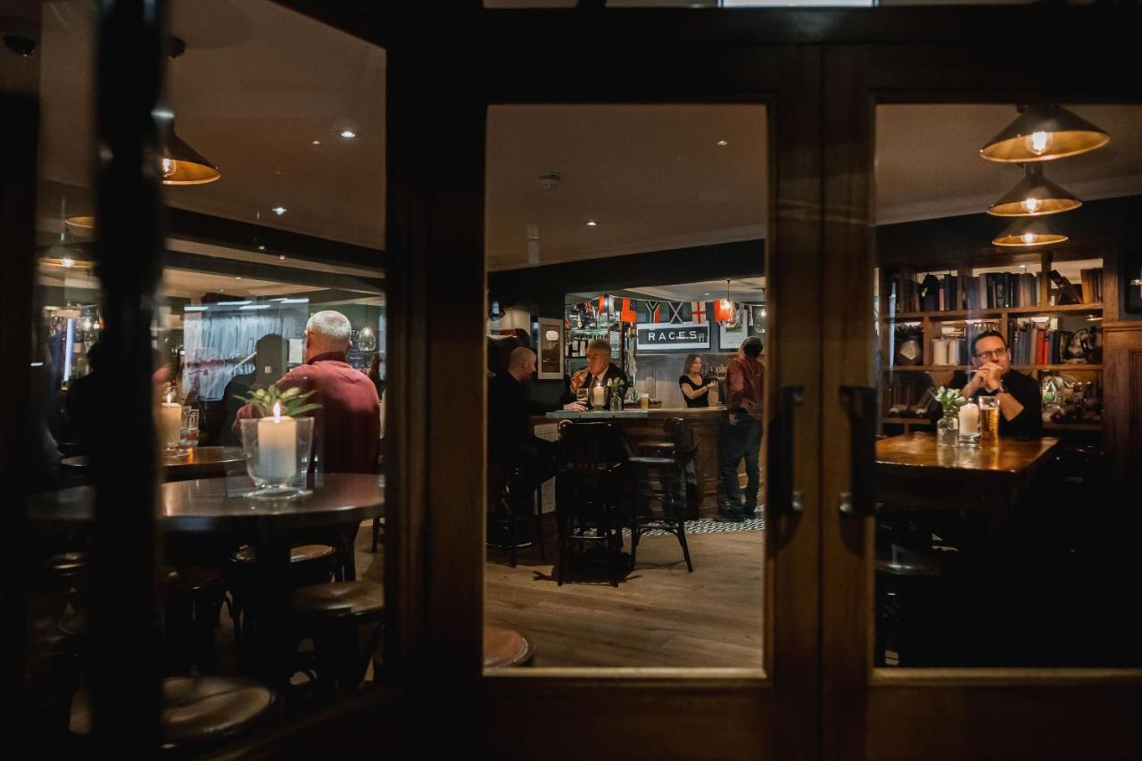 Albert Arms Esher Eksteriør billede