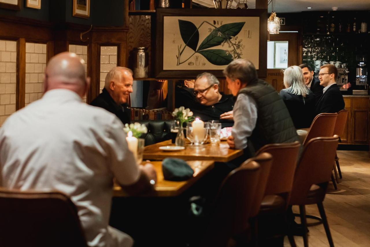 Albert Arms Esher Eksteriør billede